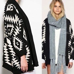 Aztec print oversized cardigan sweater. S